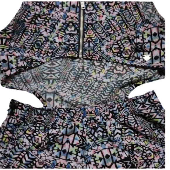 KENDALL & KYLIE Aztec Pastel Open Back Romper M - Picture 5 of 5